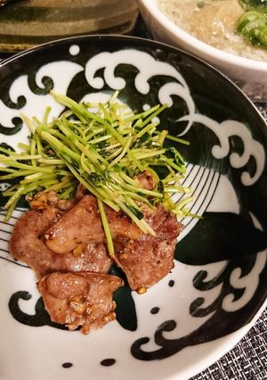 ローズマリー香る豚タン&豆苗炒め-レシピのメイン写真