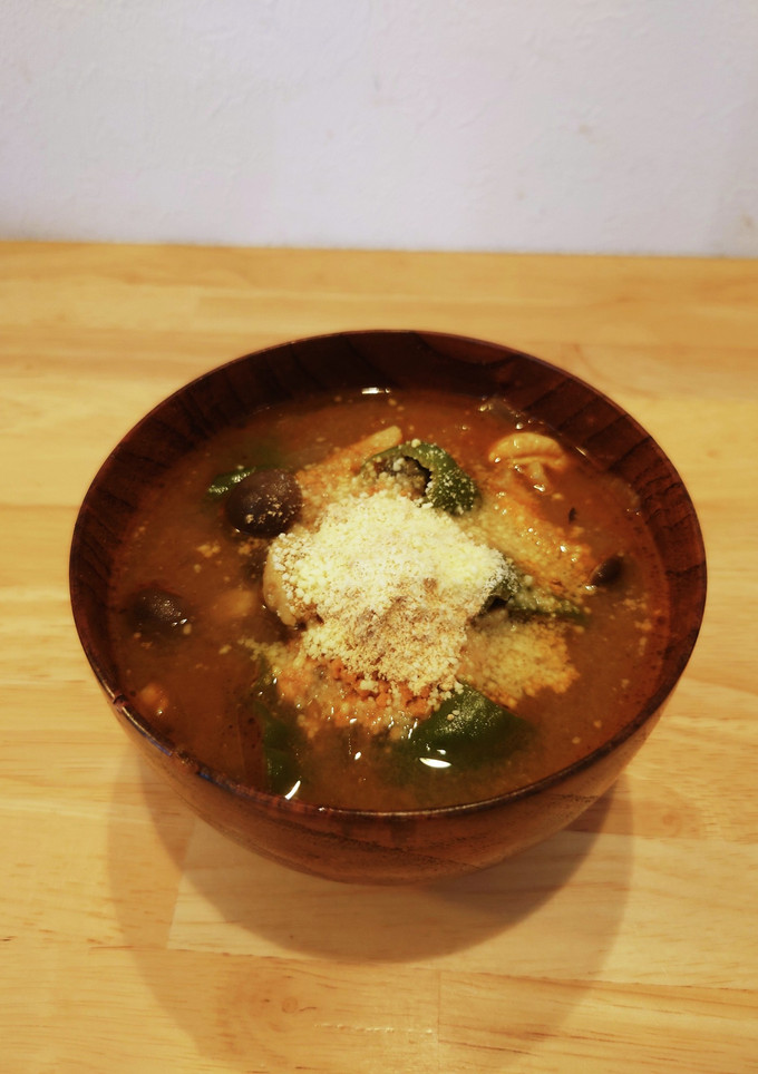 カレー風！甘とうがらしとしめじの味噌汁-レシピのメイン写真