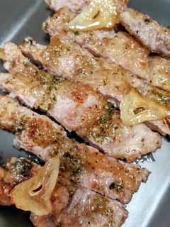 ニンニクパンチ!豚ロース簡単ステーキ♡-レシピのメイン写真