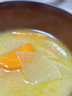 【2人分】ごま油香る人参と大根の味噌汁-レシピのメイン写真