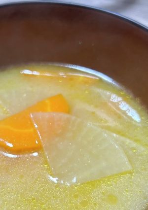 【2人分】ごま油香る人参と大根の味噌汁-レシピのメイン写真
