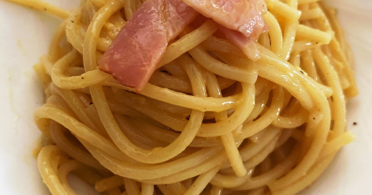 とんこつ味の鍋の素で濃厚カルボナーラ by かも親子 【クックパッド
