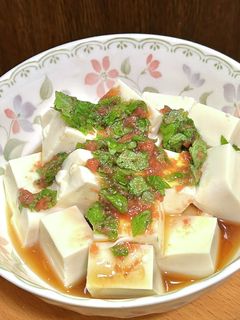 梅干と大葉で冷や奴・ごま油風味-レシピのメイン写真