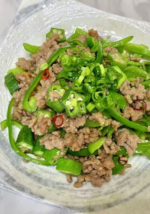 ピーマンとオクラの甘辛肉味噌炒め-レシピのメイン写真