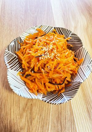 にんじんと塩昆布のおかかバター和え-レシピのメイン写真