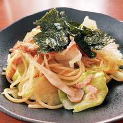 รูปของ レタスとしめじとツナの和風パスタ