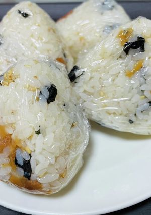 【簡単】梅と韓国海苔の混ぜおにぎり-レシピのメイン写真