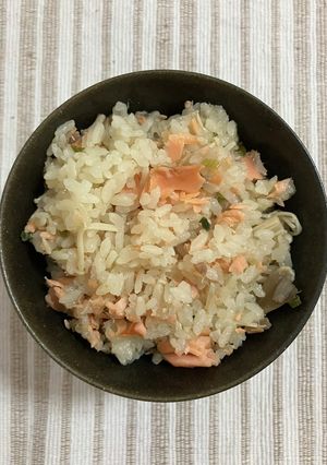 鮭とキノコの味噌バター炊き込みごはん-レシピのメイン写真