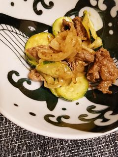 ズッキーニと牛肉のマヨカレー炒め-レシピのメイン写真