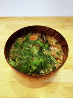 サバ缶とパクチーのかんたん味噌汁-レシピのメイン写真