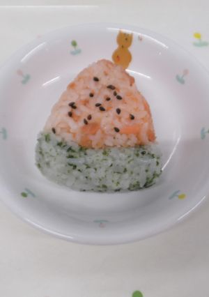 すいかおにぎり（鮭青のりおにぎり）-レシピのメイン写真