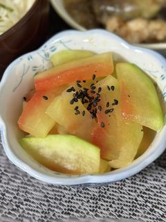 スイカの白い皮でお漬物-レシピのメイン写真