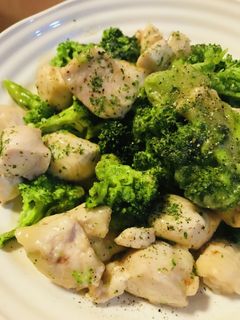冷凍ブロッコリーと鶏肉の炒めもの-レシピのメイン写真