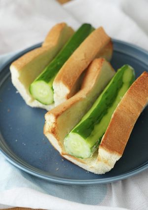 食パン1枚。どーんときゅうりドッグ-レシピのメイン写真