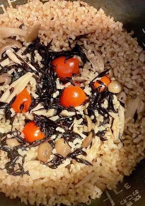 発芽玄米の炊き込みご飯(トマト、ひじき)-レシピのメイン写真