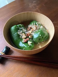 丸ごとピーマンとナッツの味噌汁-レシピのメイン写真