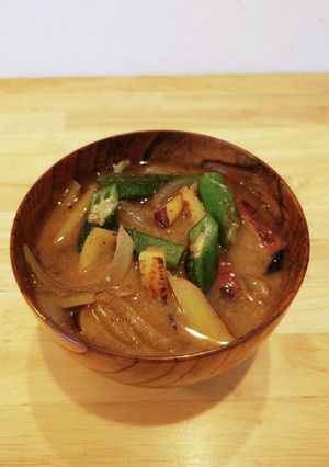 ジャガイモとオクラのかんたん味噌汁-レシピのメイン写真
