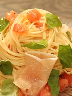 暑い日に最適!トマトと生ハムの冷製パスタ-レシピのメイン写真