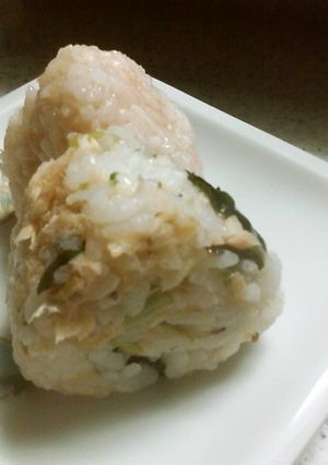 大根の葉と鮭わかめのおにぎり♪-レシピのメイン写真
