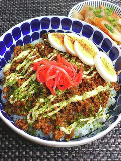 我が家のB級グルメ!焼きそばそぼろ丼-レシピのメイン写真