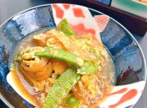 あと1品、メインに♪絹さやの玉ねぎ卵とじ-レシピのメイン写真