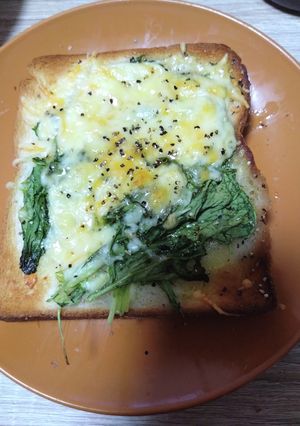 ルッコラクワトロフォルマッジ風トースト-レシピのメイン写真