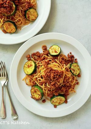 ズッキーニとスパイシーミートのパスタ-レシピのメイン写真