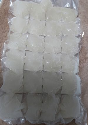アイスバッグ(ダイソー)で梅酒ロック-レシピのメイン写真