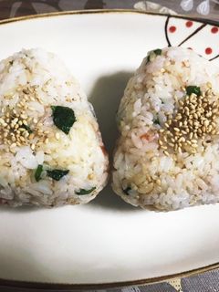 夏にぴったりの大葉と梅のおにぎり-レシピのメイン写真