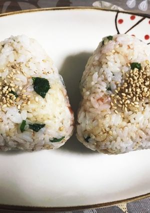 夏にぴったりの大葉と梅のおにぎり-レシピのメイン写真