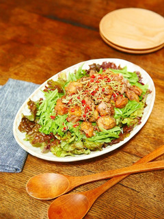 鶏もも肉と水菜とリーフレタスのサラダ-レシピのメイン写真
