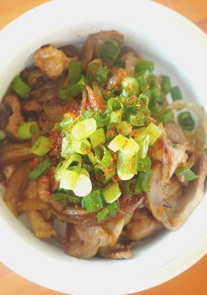 豚こまとオイスターソースでガッツリ丼-レシピのメイン写真
