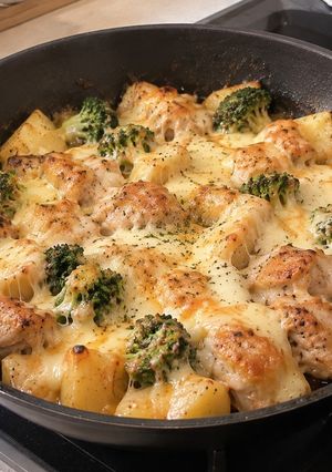 鶏肉とじゃがいものブロッコリーチーズ蒸し🐷-レシピのメイン写真