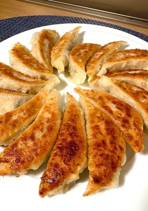【簡単夕食】肉汁あふれる焼餃子-レシピのメイン写真