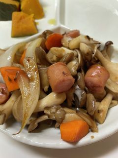 シャウエッセンときのこ炒め-レシピのメイン写真