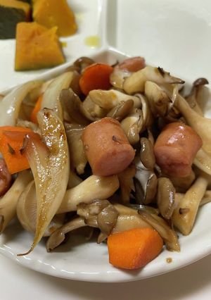 【簡単副菜】シャウエッセンときのこ炒め-レシピのメイン写真