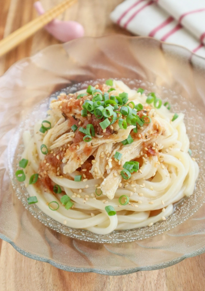 さっぱり♫蒸し鶏の梅つゆ冷やしうどん-レシピのメイン写真