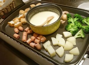 ホットプレート☆チーズフォンデュ-レシピのメイン写真
