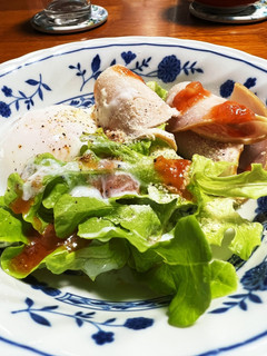 粉チーズと温泉たまごが絶品サラダ-レシピのメイン写真