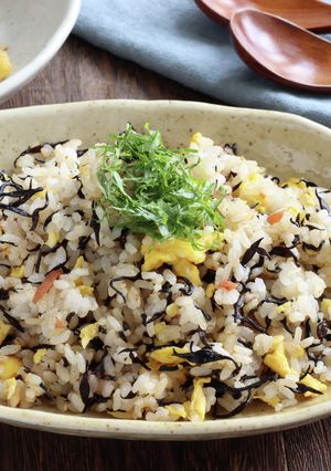めんつゆで手軽に!梅ひじきチャーハン-レシピのメイン写真
