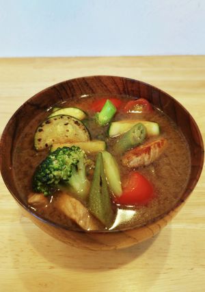 赤いオクラ？にズッキーニ！夏野菜の味噌汁-レシピのメイン写真