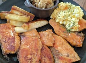 簡単♡鮭の照り焼き♡付け合せ野菜を添えて-レシピのメイン写真