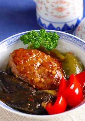 ワンパン！ピリ辛☆中華風夏野菜ハンバーグ-レシピのメイン写真