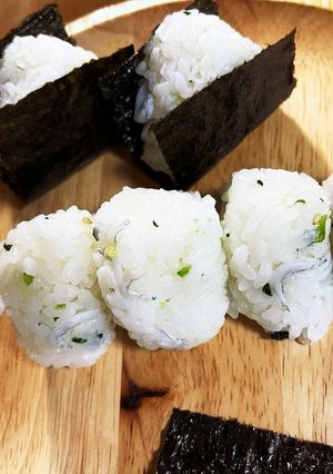 朝食に！しらすと若菜のおにぎり-レシピのメイン写真
