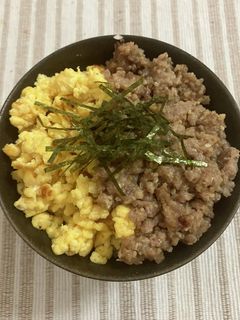 肉味噌と炒り卵の二食丼-レシピのメイン写真