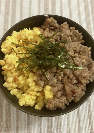 肉味噌と炒り卵の二食丼-レシピのメイン写真