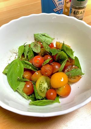 フレッシュバジルとトマトのシンプルサラダ-レシピのメイン写真