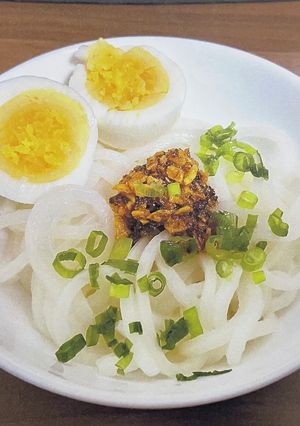 忙しい朝に簡単10分！食べるラー油麺-レシピのメイン写真