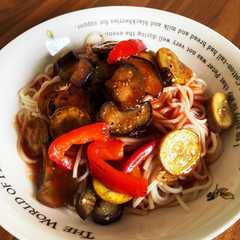 A picture of ラタトゥイユ風トマト麺.