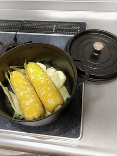 STAUBで蒸しとうもろこし-レシピのメイン写真